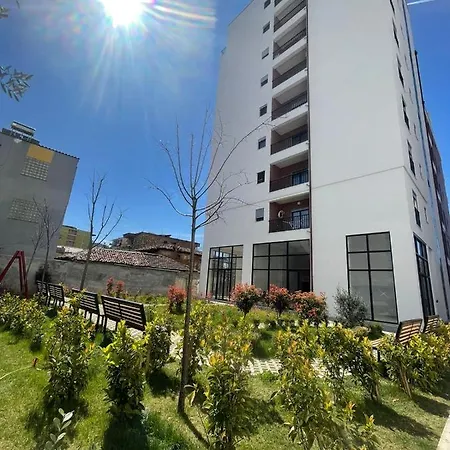 Center Goldi טיראנה